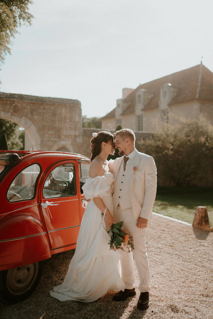 Mariage au domaine de la Thibaudière à Tercé dans la Vienne. Photos de couple. Photographe près de Poitiers