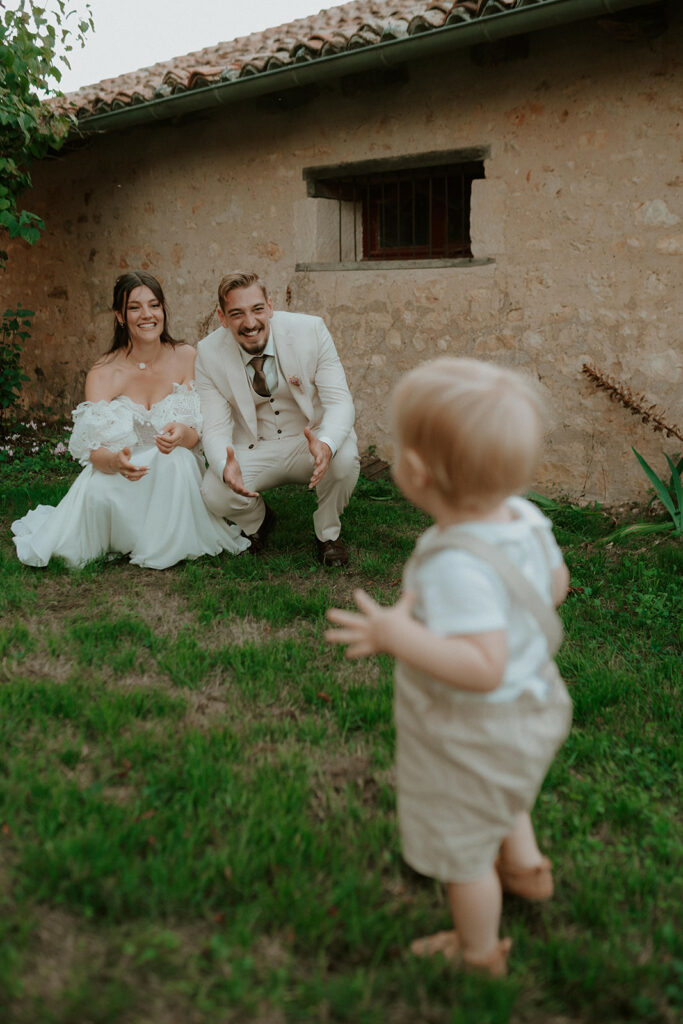 Mariage au domaine de la Thibaudière à Tercé dans la Vienne. Photos de couple. Photographe près de Poitiers