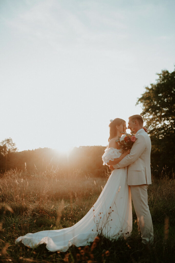 Mariage au domaine de la Thibaudière à Tercé dans la Vienne. Photos de couple. Photographe près de Poitiers