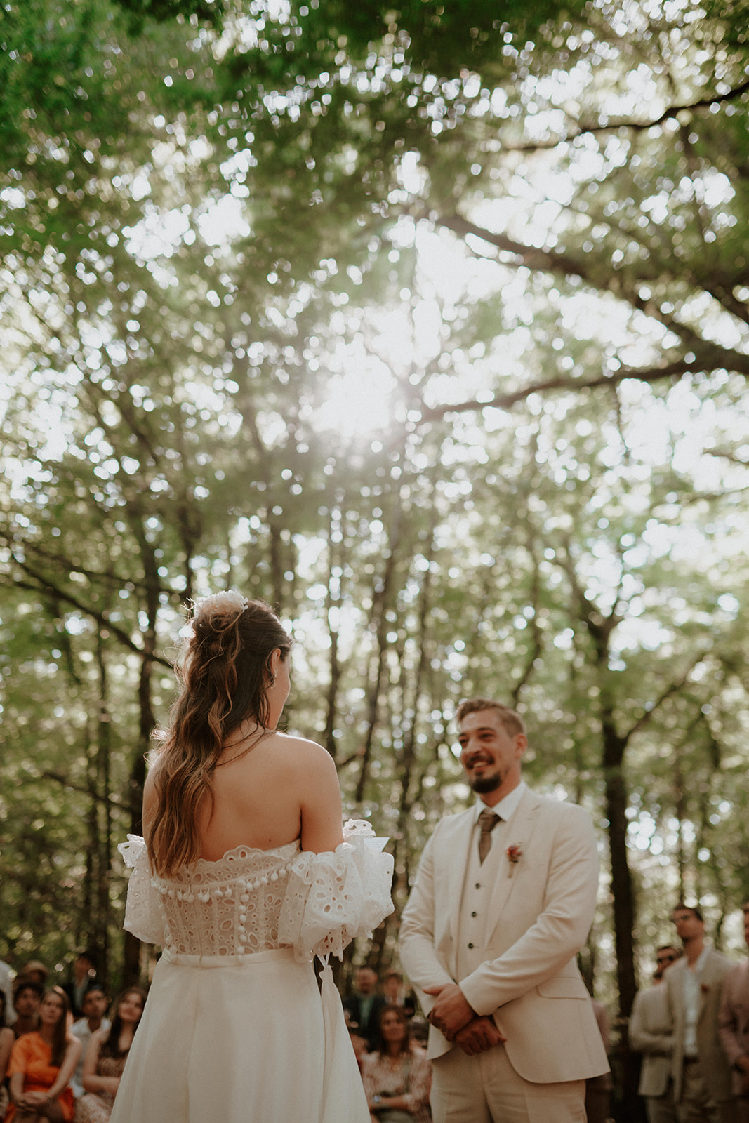 Mariage au domaine de la Thibaudière à Tercé dans la Vienne. Cérémonie. Photographe près de Poitiers