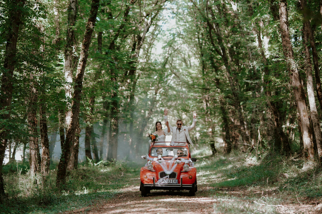 Mariage au domaine de la Thibaudière à Tercé dans la Vienne. Cérémonie. Photographe près de Poitiers