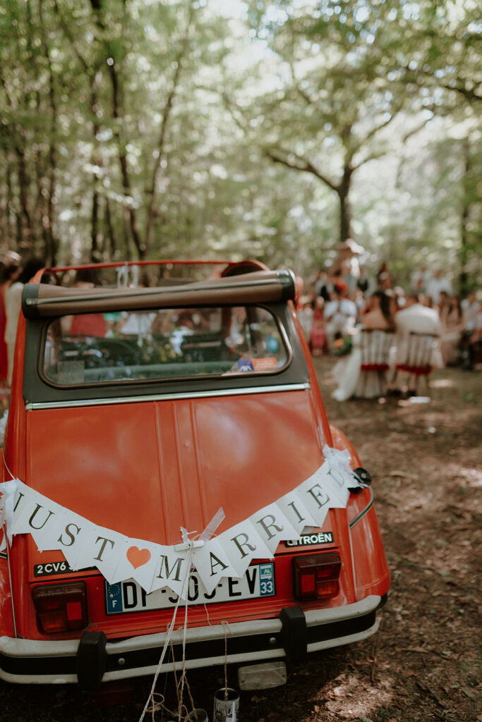 Mariage au domaine de la Thibaudière à Tercé dans la Vienne. Cérémonie. Photographe près de Poitiers