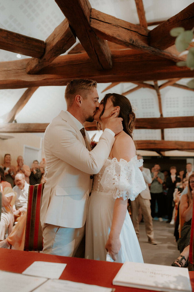 Mariage au domaine de la Thibaudière à Tercé dans la Vienne. Mairie. Photographe près de Poitiers