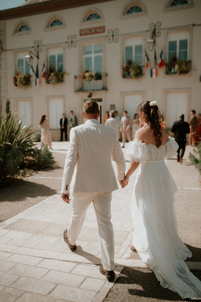 Mariage au domaine de la Thibaudière à Tercé dans la Vienne. Mairie. Photographe près de Poitiers