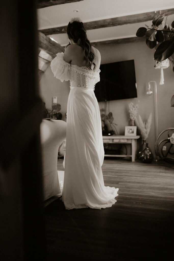 Mariage au domaine de la Thibaudière à Tercé dans la Vienne. Préparatifs. Photographe près de Poitiers