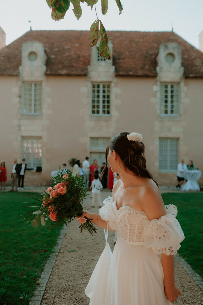 Mariage au domaine de la Thibaudière à Tercé dans la Vienne. Vin d'honneur. Photographe près de Poitiers