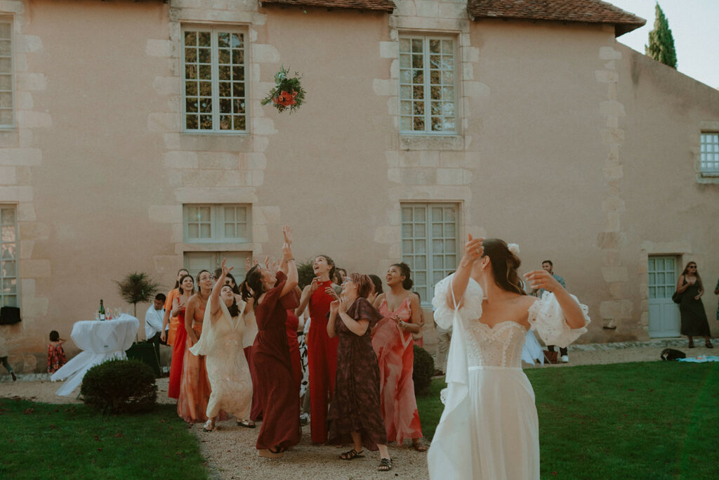 Mariage au domaine de la Thibaudière à Tercé dans la Vienne. Vin d'honneur. Photographe près de Poitiers