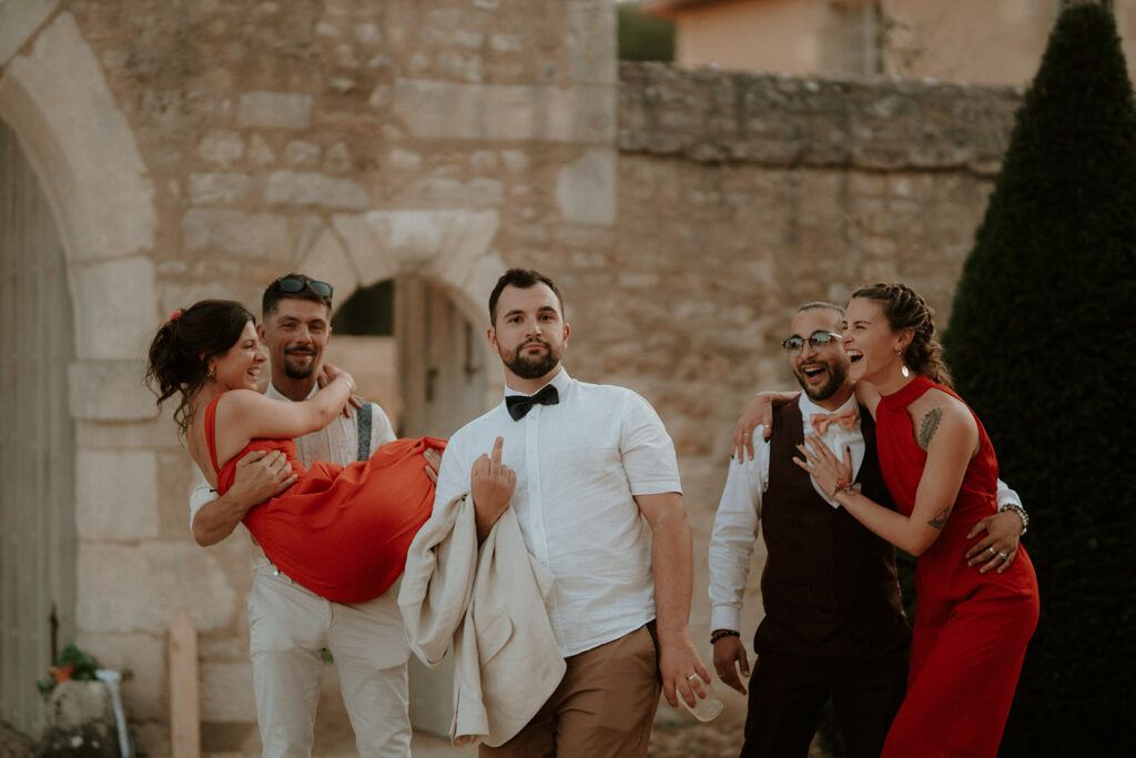 Mariage au domaine de la Thibaudière à Tercé dans la Vienne. Vin d'honneur. Photographe près de Poitiers