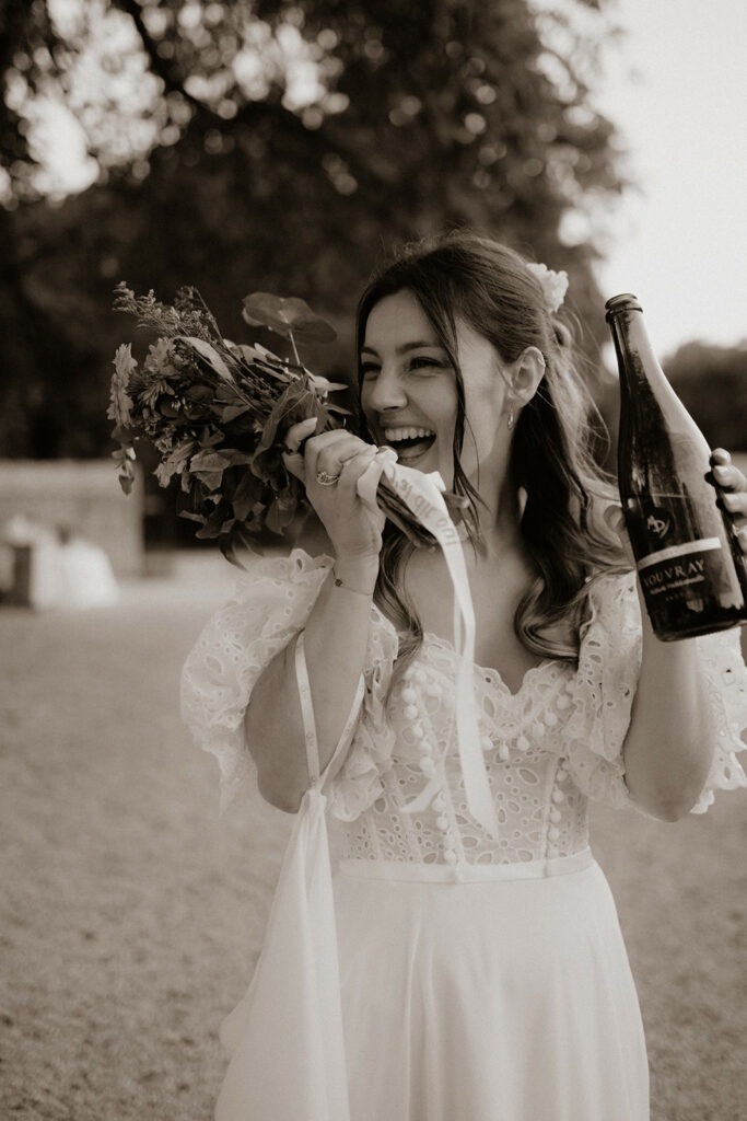Mariage au domaine de la Thibaudière à Tercé dans la Vienne. Vin d'honneur. Photographe près de Poitiers