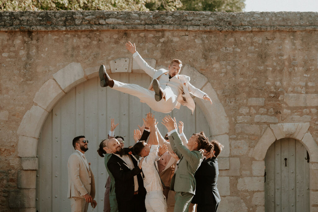 Mariage au domaine de la Thibaudière à Tercé dans la Vienne. Vin d'honneur. Photographe près de Poitiers