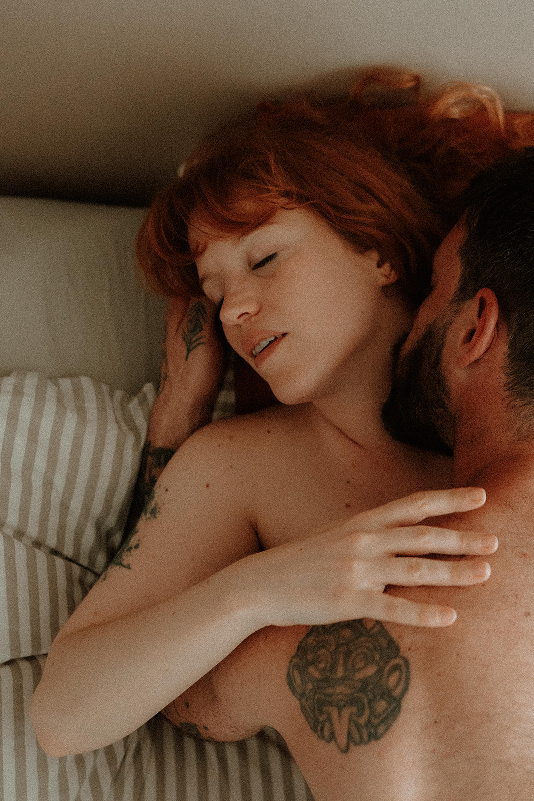 séance photo boudoir et intimiste en Charente, photographe couple à Angoulême