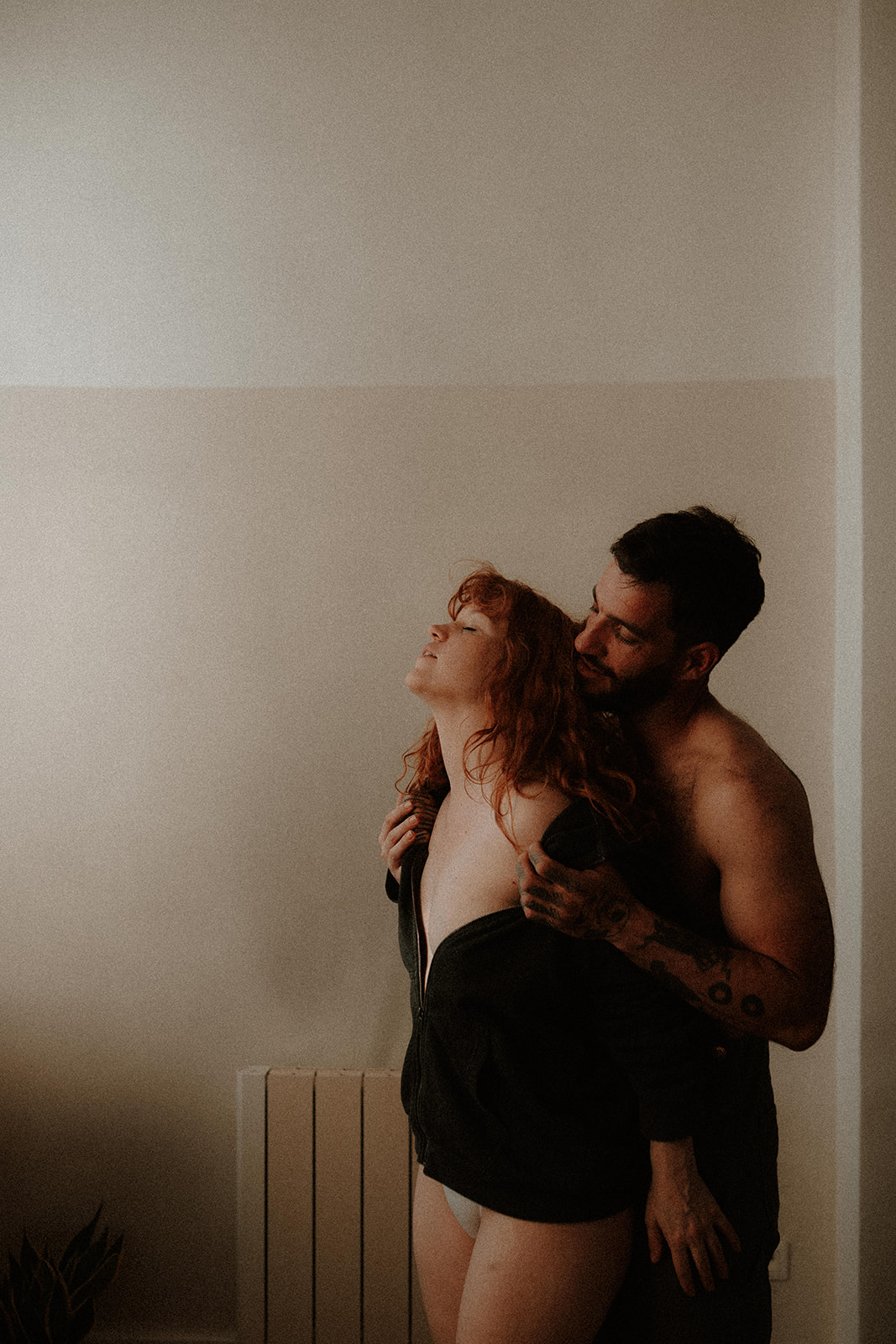séance photo boudoir et intimiste en Charente, photographe couple à Angoulême