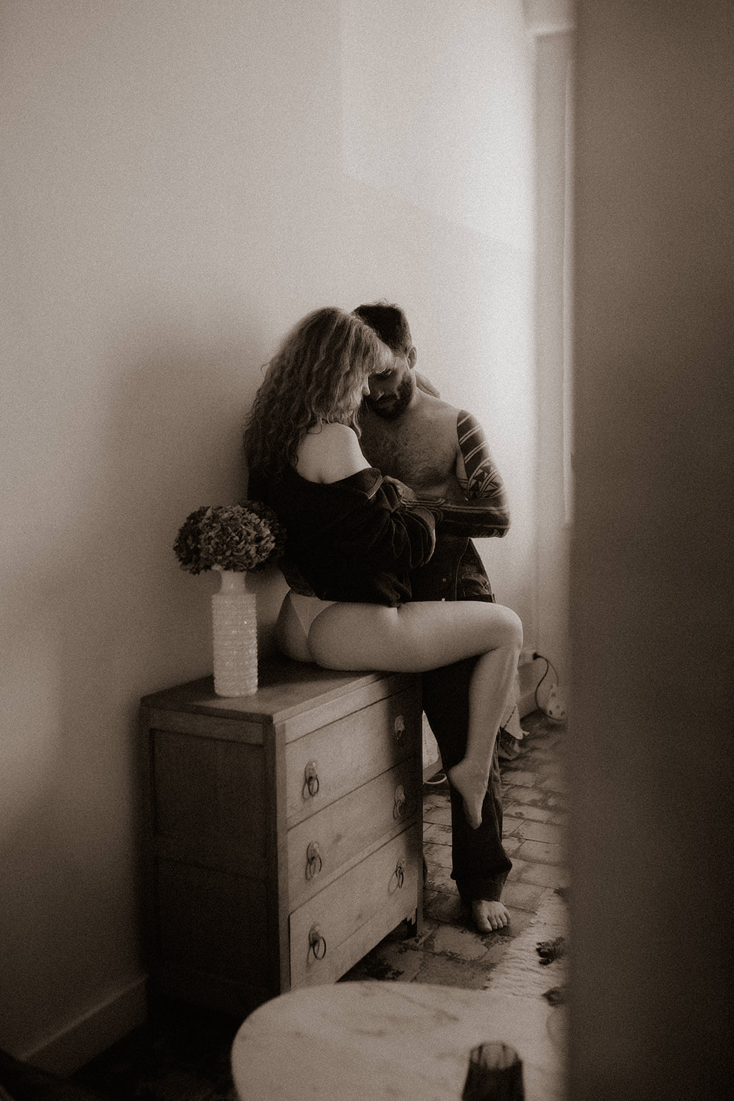 séance photo boudoir et intimiste en Charente, photographe couple à Angoulême