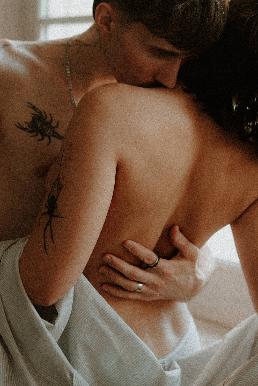 séance photo boudoir et intimiste en Charente, photographe couple à Angoulême