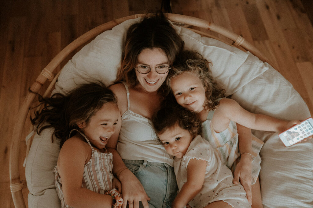 Séance famille à domicile près de Niort, Photographe dans les Deux-Sèvres