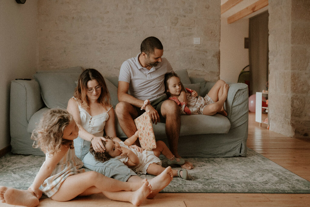 Séance famille à domicile près de Niort, Photographe dans les Deux-Sèvres