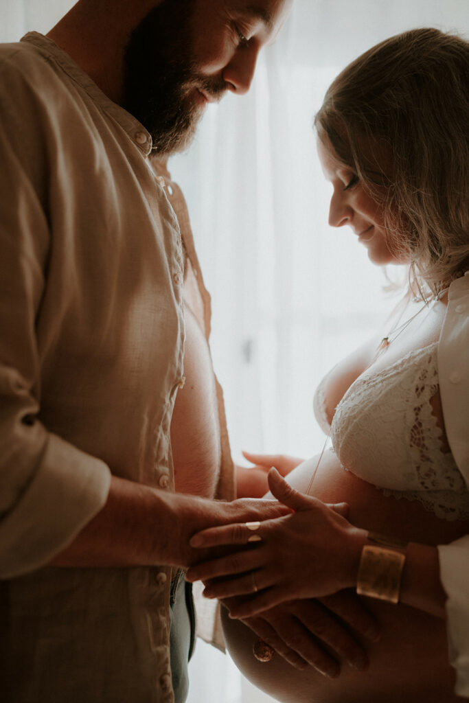 Séance photo grossesse à domicile à Niort, photographe dans les Deux-Sèvres