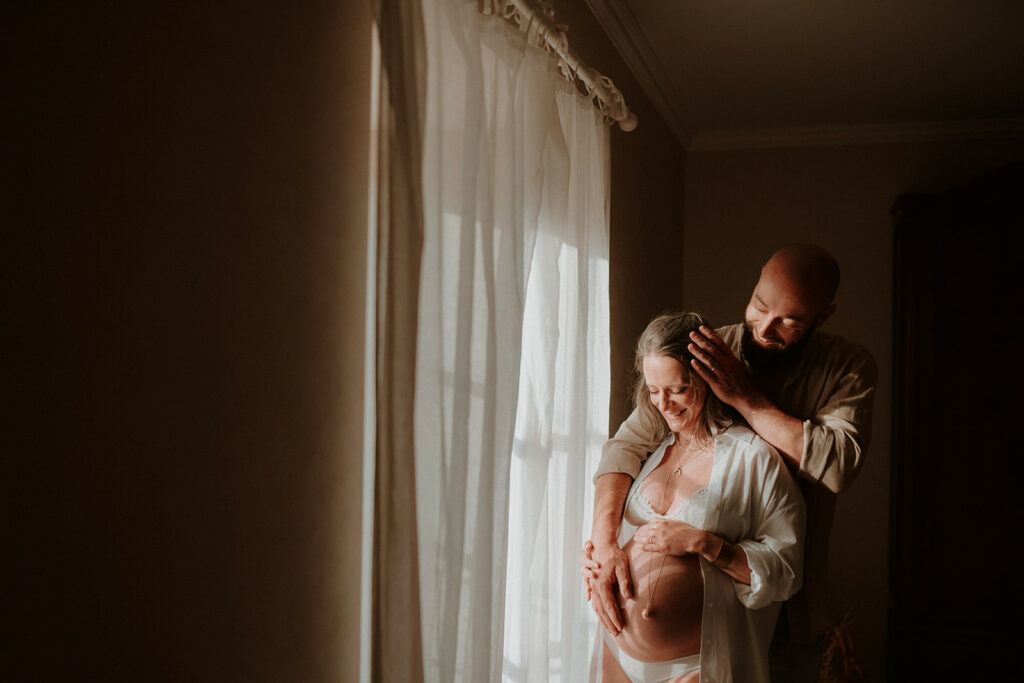 Séance photo grossesse à domicile à Niort, photographe dans les Deux-Sèvres
