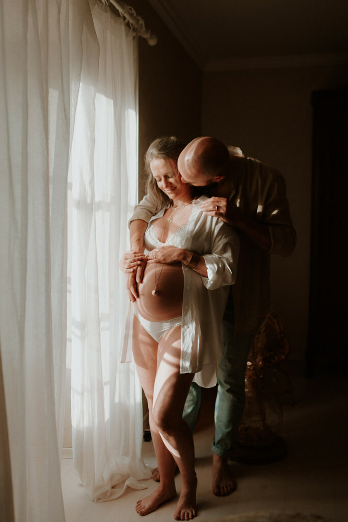 Séance photo grossesse à domicile à Niort, photographe dans les Deux-Sèvres