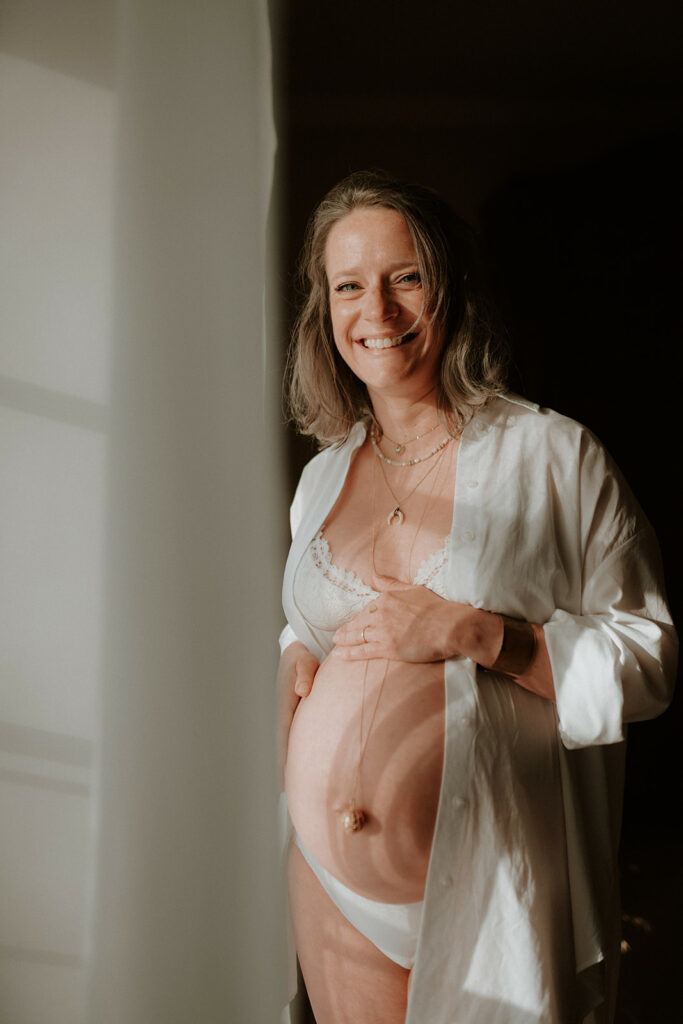Séance photo grossesse à domicile à Niort, photographe dans les Deux-Sèvres