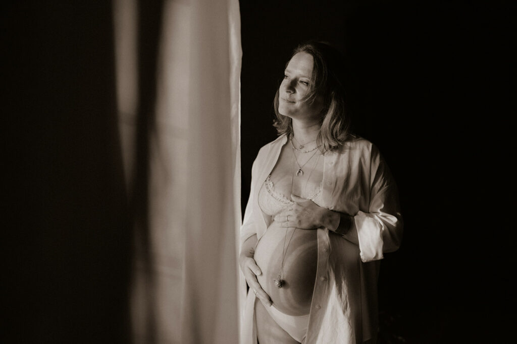 Séance photo grossesse à domicile à Niort, photographe dans les Deux-Sèvres