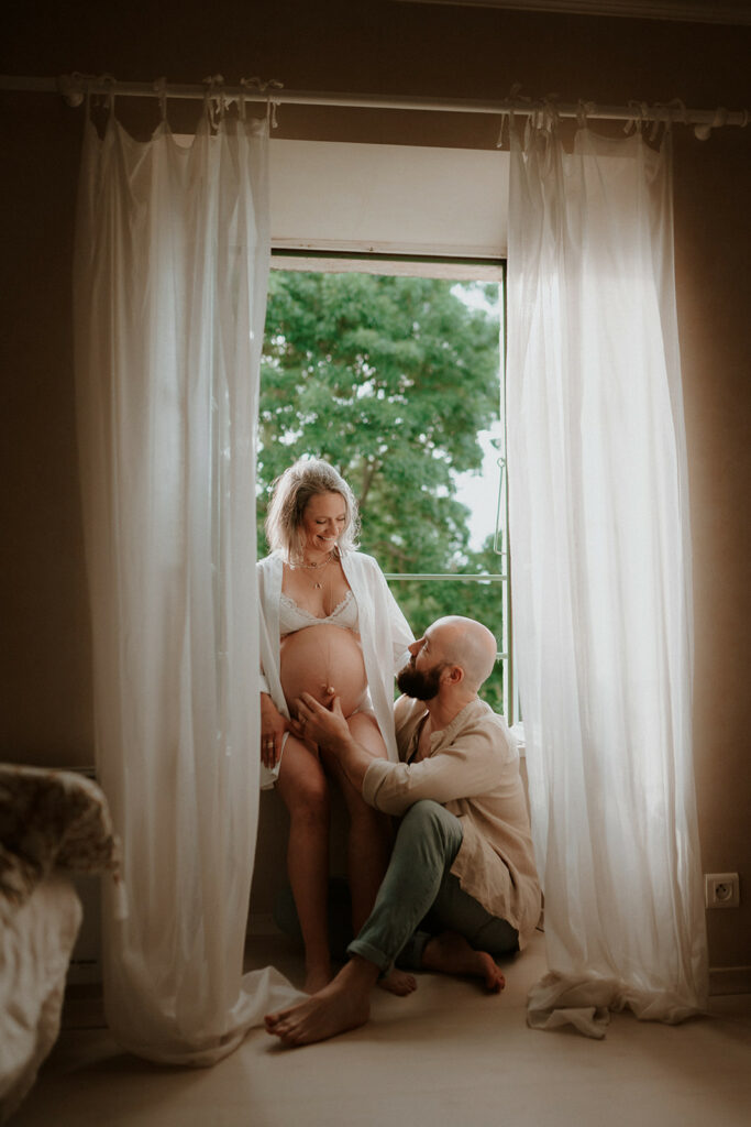 Séance photo grossesse à domicile à Niort, photographe dans les Deux-Sèvres