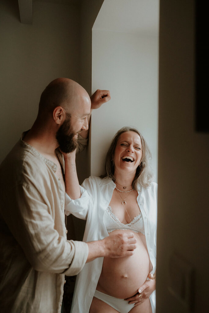 Séance photo grossesse à domicile à Niort, photographe dans les Deux-Sèvres