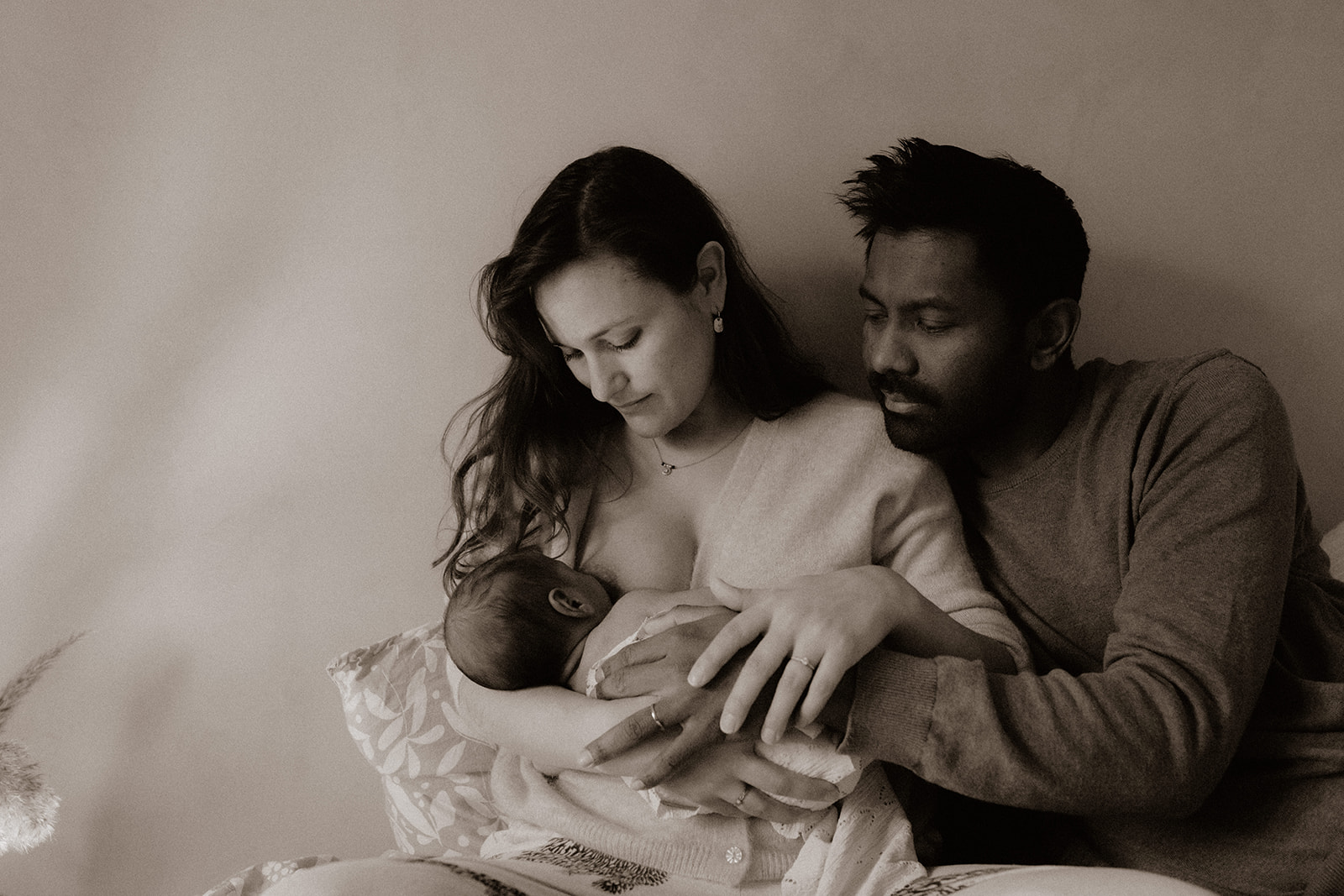 Séance photo nouveau-né au studio à Civray. Photographe naissance entre Poitiers et Angoulême