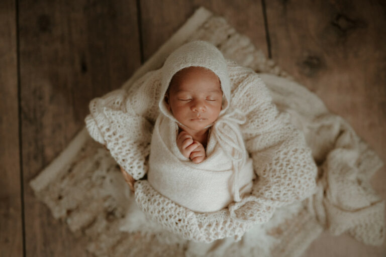 bébé nouveau-né au studio - photographe nouveau-né à Civray entre Poitiers et Angoulême
