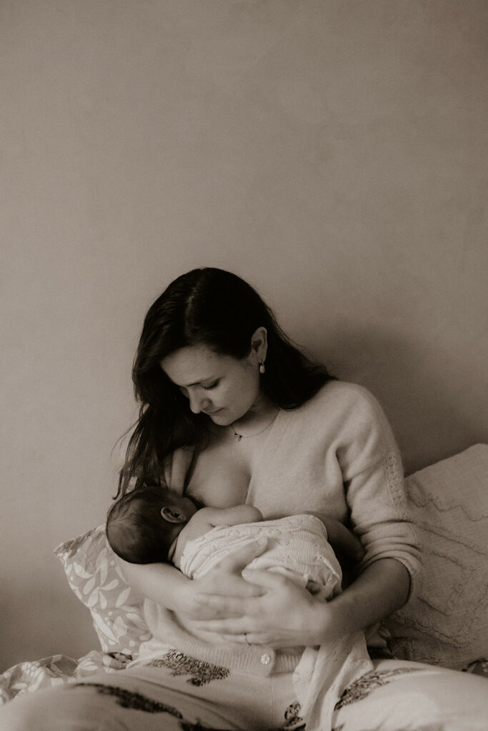 Séance photo nouveau-né au studio à Civray. Photographe naissance entre Poitiers et Angoulême