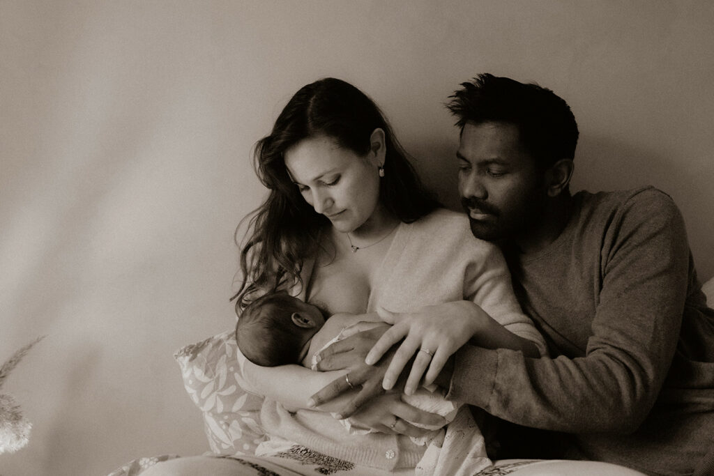 Séance photo nouveau-né au studio à Civray. Photographe naissance entre Poitiers et Angoulême