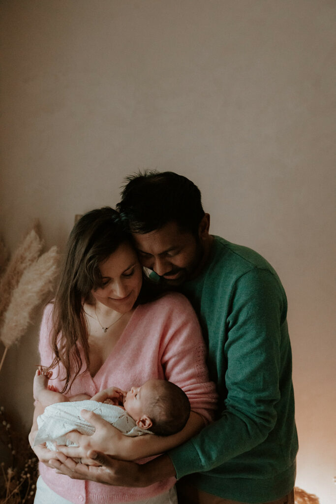 Séance photo nouveau-né au studio à Civray. Photographe naissance entre Poitiers et Angoulême